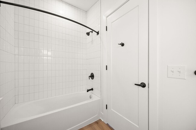 Foto del edificio - Tatnall West 8720 Landlord