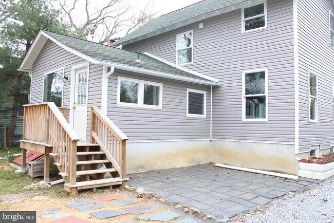 Building Photo - 318 Highland Terrace