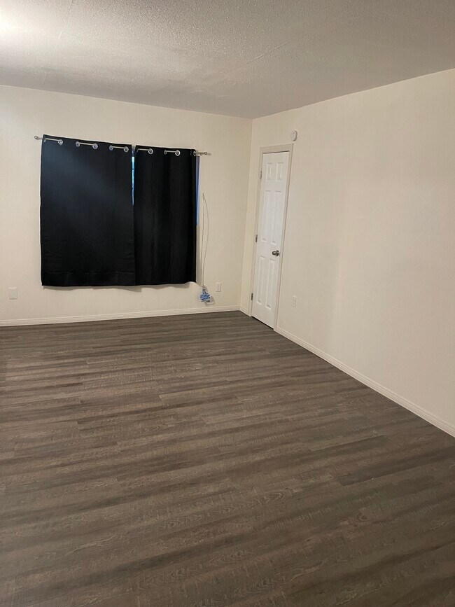 Foto del edificio - 1556 Riverside Dr