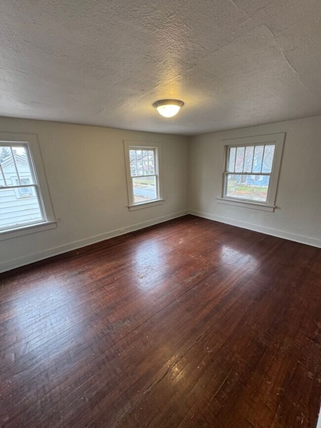 Building Photo - 3105 Alexander St