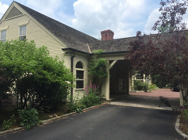 Building Photo - 100 Cleft Rd