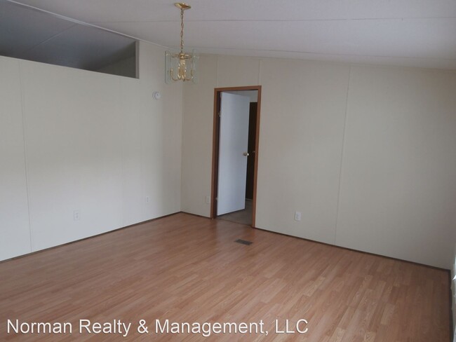 Building Photo - 944 Hollywood Dr