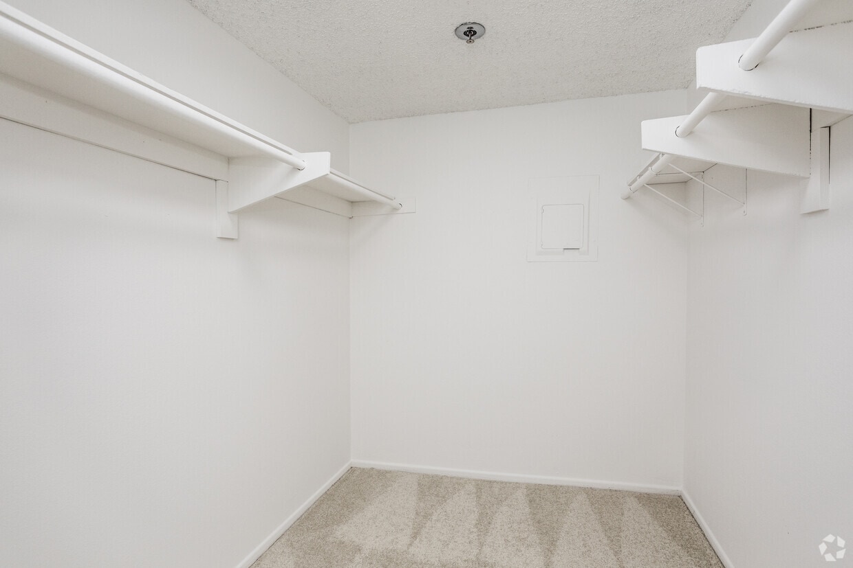 Roberts Rochester Apartments in Los Angeles, CA Westside Rentals