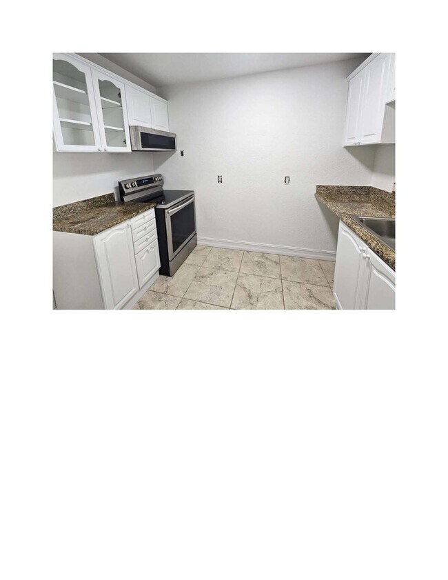 Foto del edificio - 677 NE 24th St