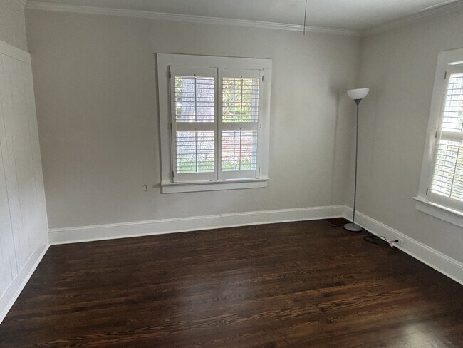 Foto del edificio - 517 Forest Ln