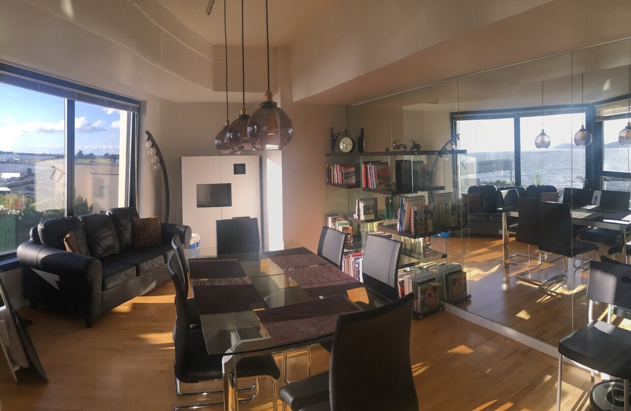 Foto principal - 6363 Christie Ave