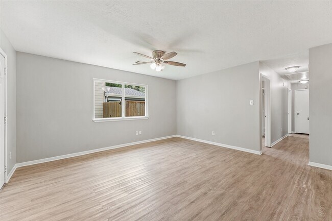 Building Photo - 6011 Beaconridge Dr