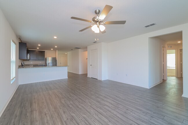 Building Photo - 1367 Swan Lake Cir