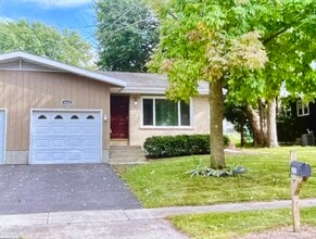 Building Photo - 1622 Oak Ln