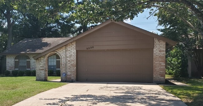 Building Photo - 5226 Moonshadows Dr