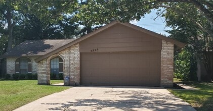 Building Photo - 5226 Moonshadows Dr