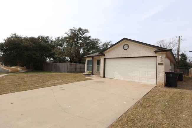 Building Photo - 2403 Haven Dr