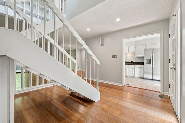 Building Photo - 4100 Five Oaks Dr