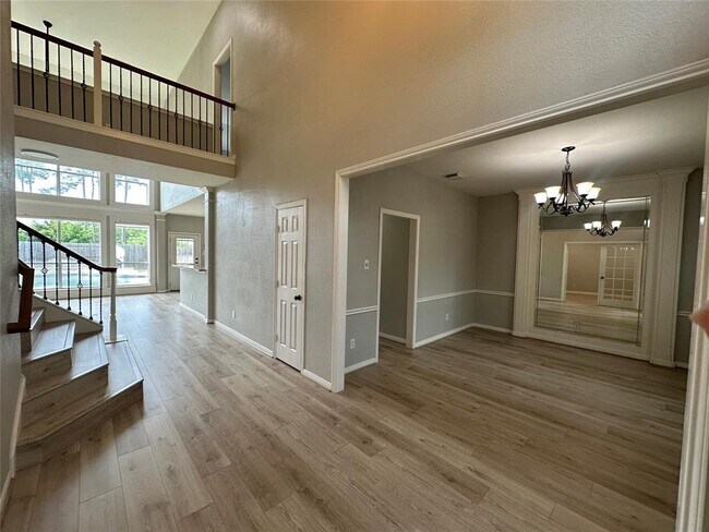 Building Photo - 13146 Oakwood Manor Dr