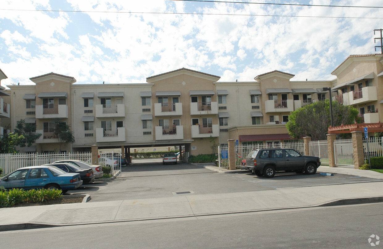 Building Photo - Telacu Pointe