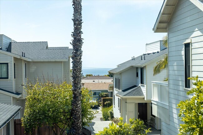 Ocean View - 935 Genter St