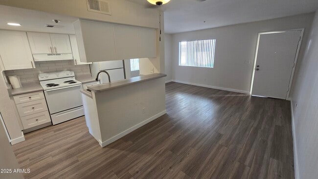 Foto del edificio - 12123 W Bell Rd