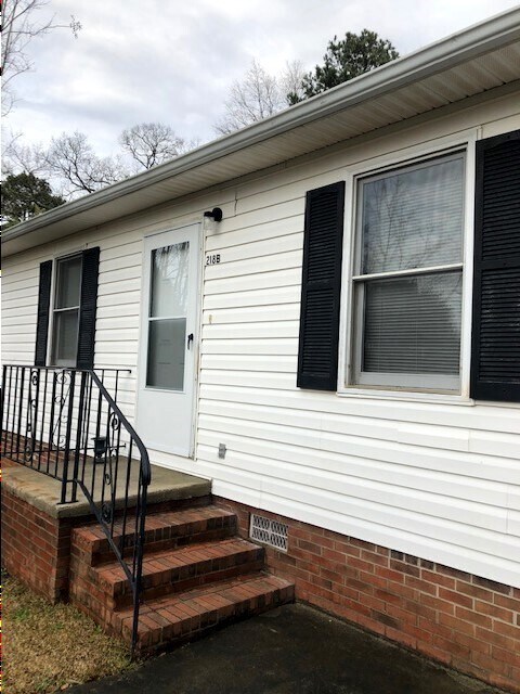Building Photo - 2 BR/1 BA Duplex in Greer