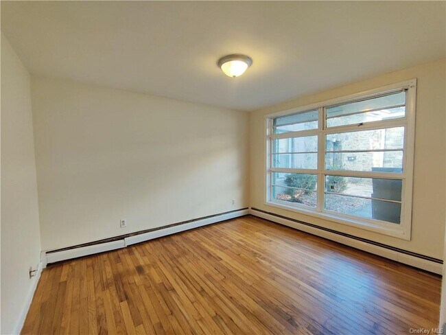 Building Photo - 87 Vineyard Ave
