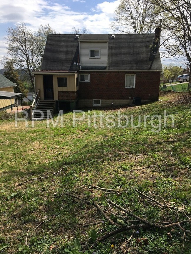 Building Photo - 506 10th St