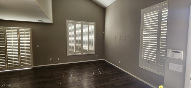 Building Photo - 190 Renville Ct