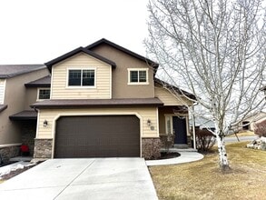 Building Photo - 822 S Aspen Wy