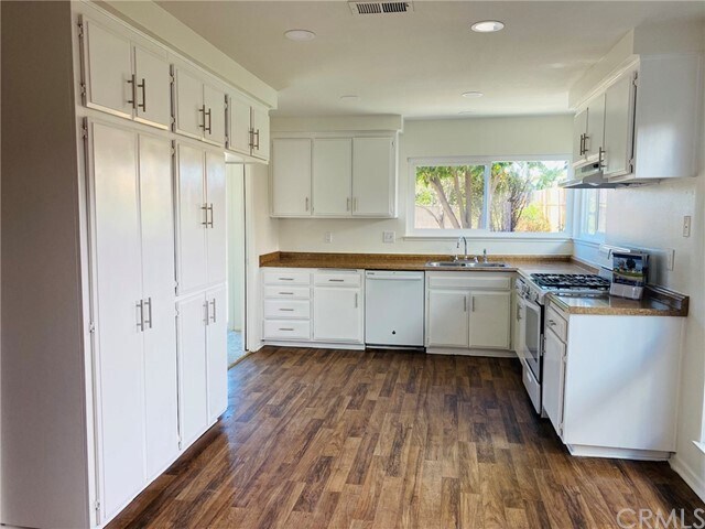 Foto del edificio - 12544 Lewis Ave