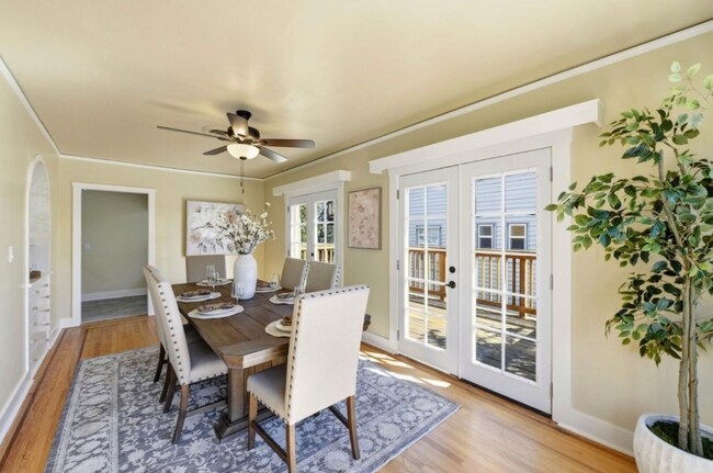 Comedor - 181 College Way