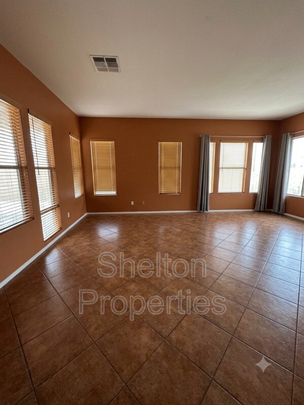 Foto del edificio - 15192 W Columbine Dr