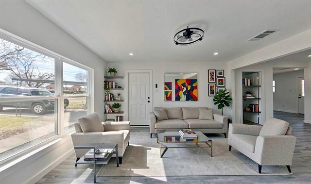 Foto del edificio - 7724 Longfield Dr