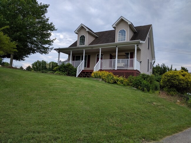 Building Photo - 709 Givens Ln