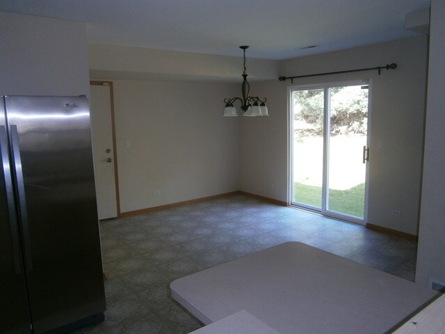 Building Photo - 805 Symphony Dr