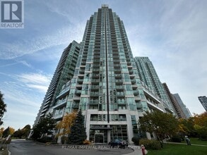 Building Photo - 220 Burnhamthorpe Rd W
