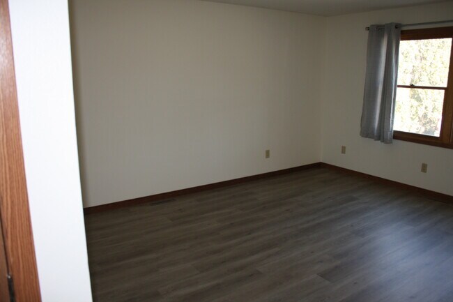 Building Photo - 705 18th Ave