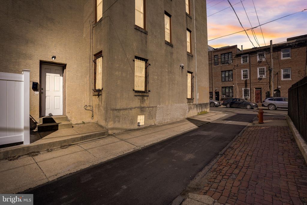 Primary Photo - 232 Brown St