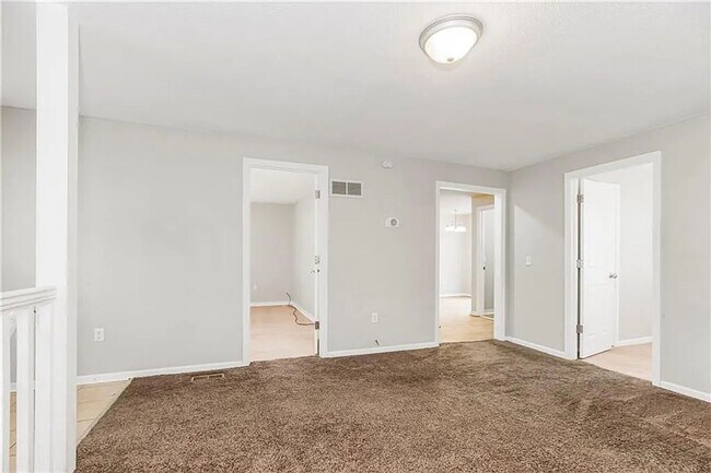 Building Photo - 3 Bedroom 2 Bath Raytown Home Available Ea...
