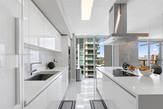 Foto del edificio - 300 Sunny Isles Blvd