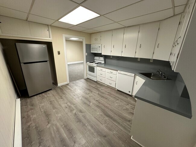 Building Photo - 80 Maine St