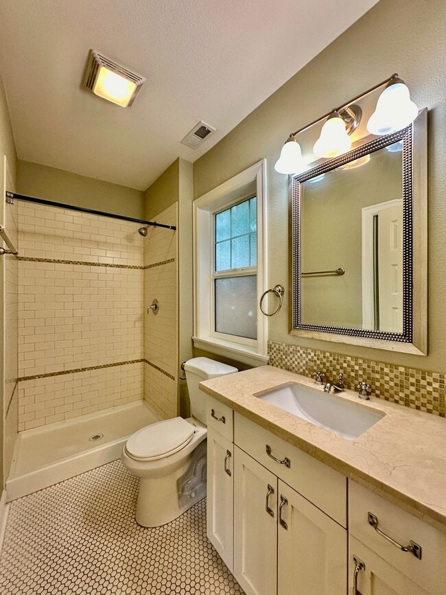 Building Photo - Remodeled Piedmont 3 Bedroom Home with Har...