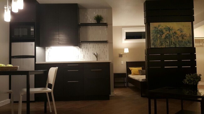 Building Photo - 1402 April Villas