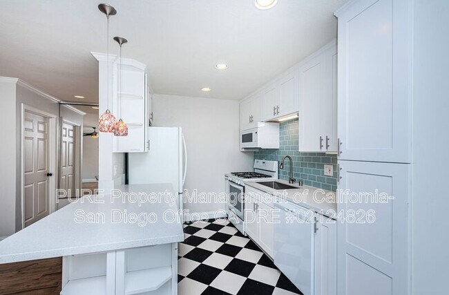 Building Photo - 13754 Mango Dr