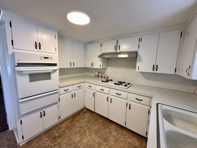 Foto del edificio - Adorable Charmer Located in the Heart of t...