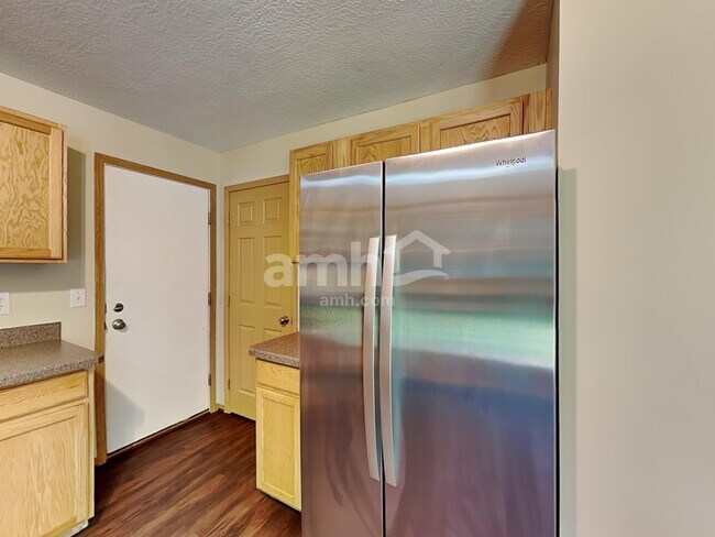 Building Photo - 7985 Headwater Dr