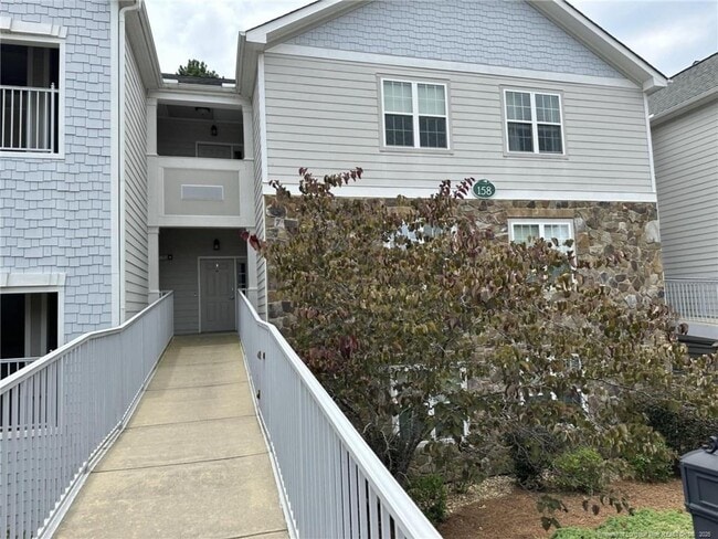 Foto del edificio - 158 Gallery Dr