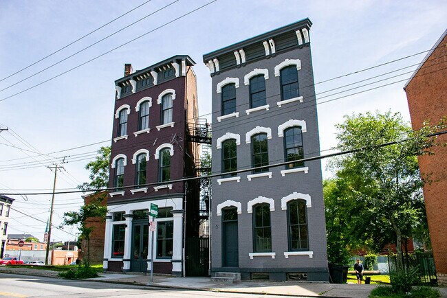 Foto del edificio - 207 W McMicken Ave