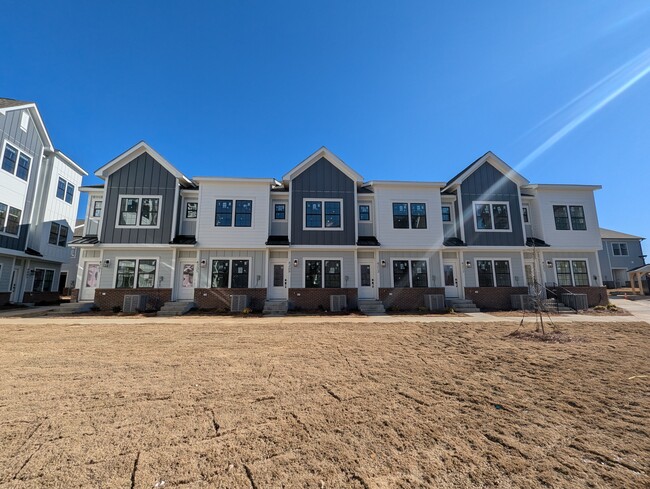 Building Photo - Radial at Mora Point