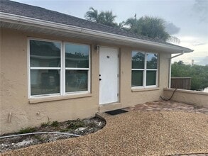 Building Photo - 5 Manor Ct
