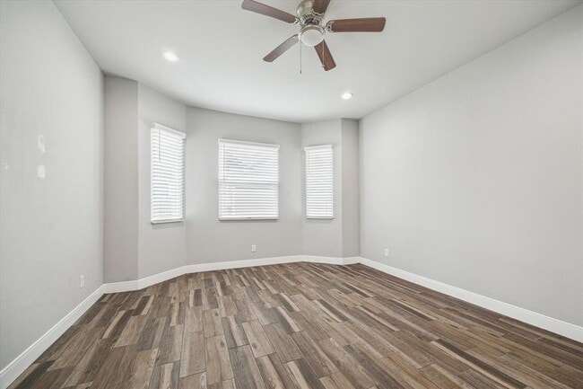 Building Photo - 8938 Intervale St