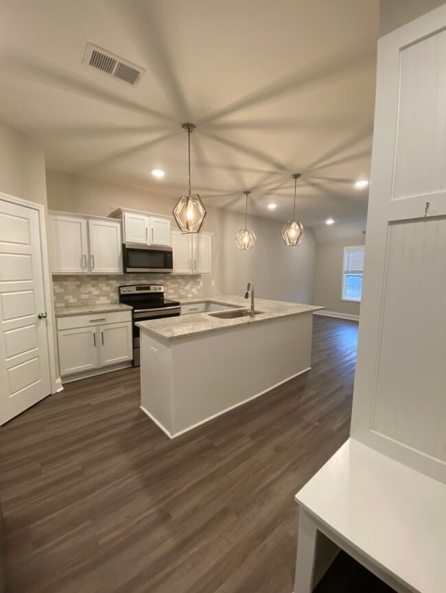 Building Photo - 1027 Glenkirk Dr