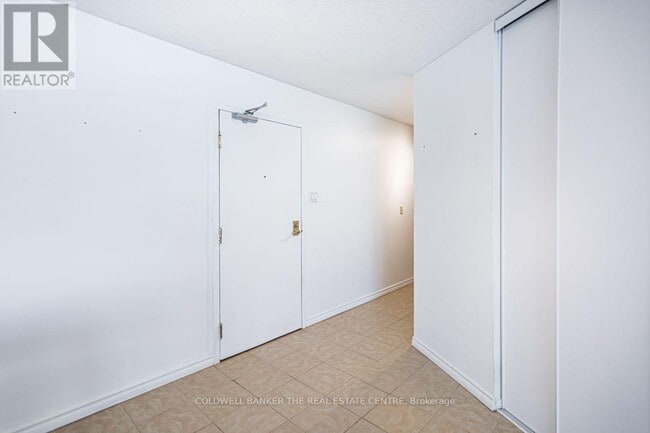 Building Photo - 260 Queens Quay W